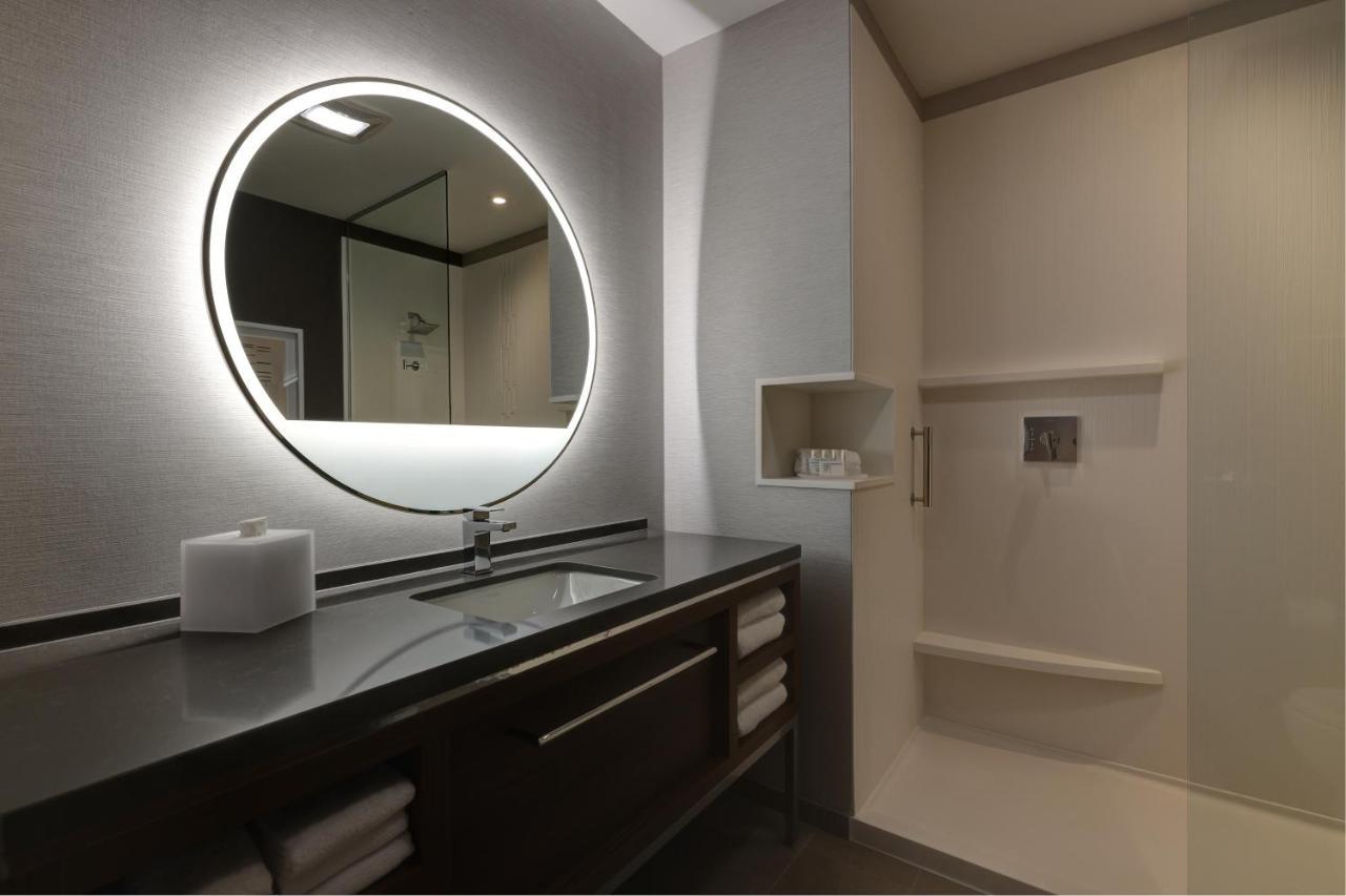Courtyard By Marriott Iowa City University Heights Ngoại thất bức ảnh