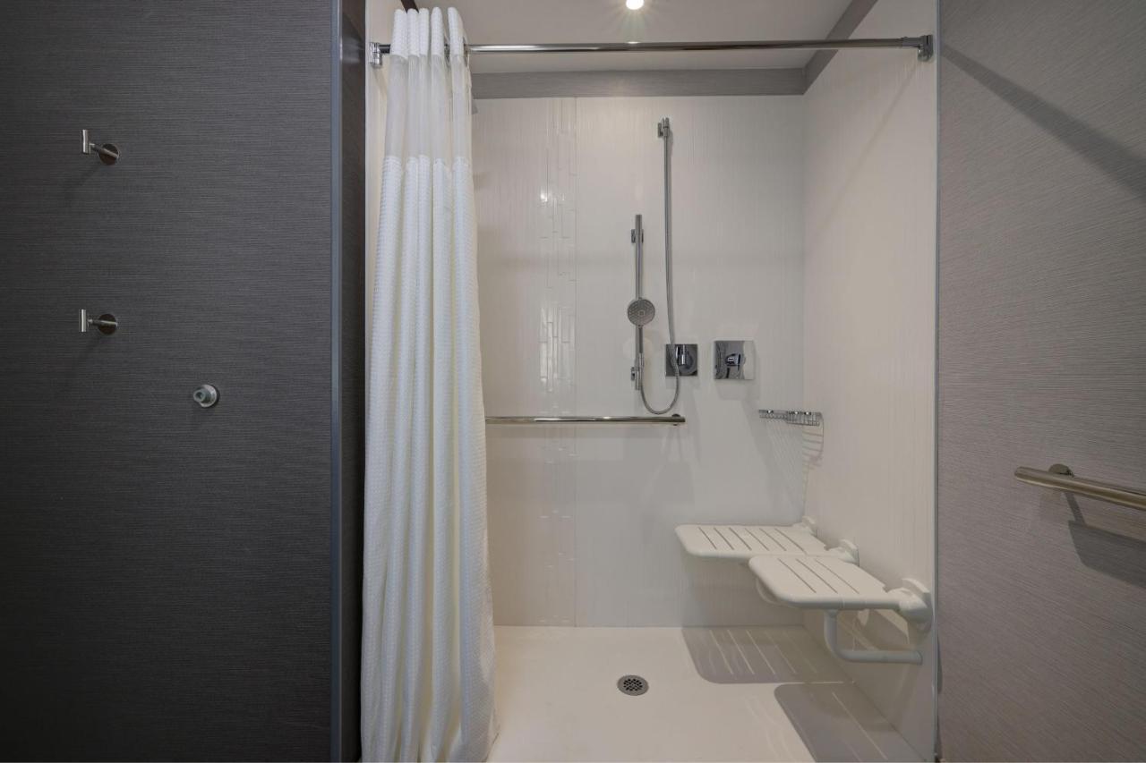 Courtyard By Marriott Iowa City University Heights Ngoại thất bức ảnh