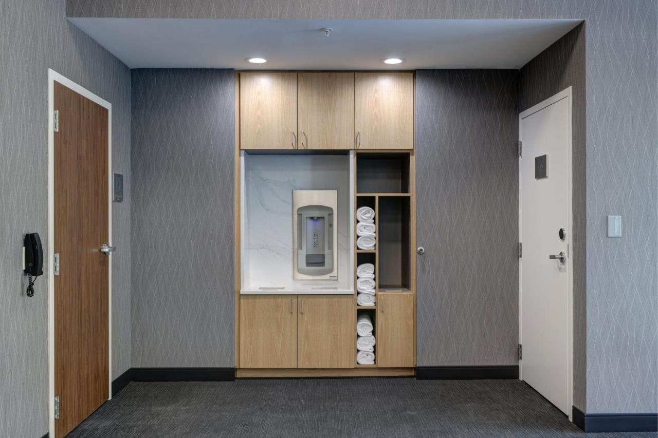 Courtyard By Marriott Iowa City University Heights Ngoại thất bức ảnh