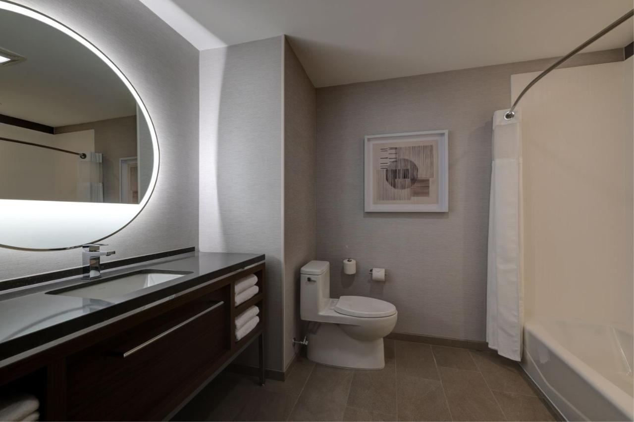 Courtyard By Marriott Iowa City University Heights Ngoại thất bức ảnh