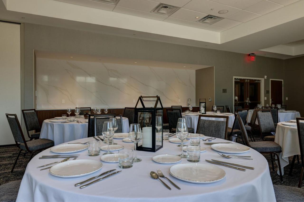 Courtyard By Marriott Iowa City University Heights Ngoại thất bức ảnh